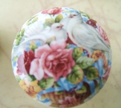 CERAMIC CABINET KNOB DOVES