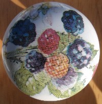 CERAMIC CABINET KNOB KNOBS FRUIT BLACK RASPBERRIES RASPBERRY